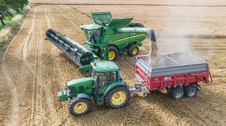 UMALO MASAKR NA PROSLAVI Džinovsko vozilo proletelo kroz ogradu i jurnulo ka gostima, deca vrišteći pobegla iz bazena!