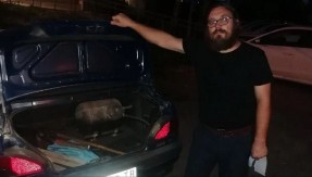 BLOKADERSKO NASILJE NA DELU! Sveštenik uhvaćen sa oružjem za sukob sa državom (FOTO)