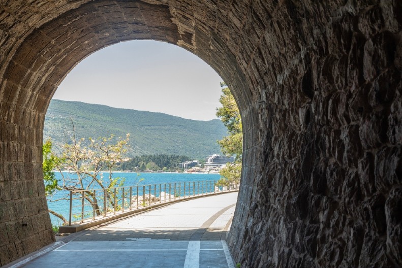 BORBA ZA TRASU Kuda će prolaziti brza saobraćajnica od Herceg Novog do Budve?