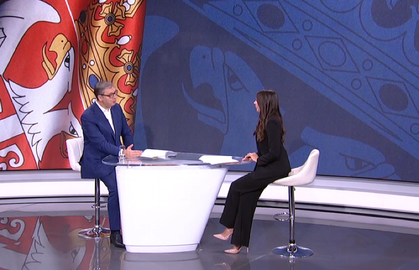 "TO SU BILI POZIVI NA UBIJANJE POLICIJE" Vučić o natpisima koje su blokaderi ostavili u prostorijama SNS