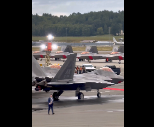 TRAMP POKUŠAO DA DEMONSTRIRA SILU! Evo šta je Putina dočekalo na aerodromu u Enkoridžu (VIDEO)