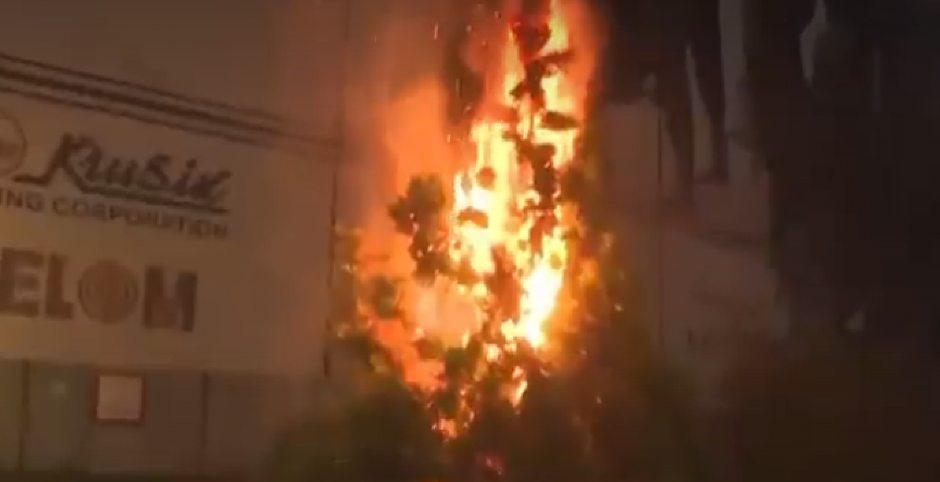 TERORISTI SU ODLUČILI DA ZAPALE BEOGRAD! Imaju letve, gas maske i marame preko lica (VIDEO)