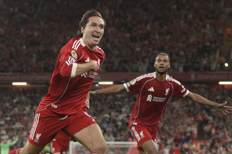 EMOTIVNO VEČE NA "ENFILDU" U ZNAKU DIOGA ŽOTE Ni Đorđe Petrović nije mogao da zaustavi mašinu Liverpula