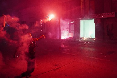ŠIRI LAŽI I DIŽE PANIKU MEĐU NARODOM Evo ko stoji iza blokaderskog naloga i seje mržnju u Srbiji