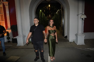 TEODORA I BEBICA U ŠOKU! Neočekivana pošiljka od nepoznatih ljudi ostavila ih bez teksta, hitno se oglasili (FOTO)