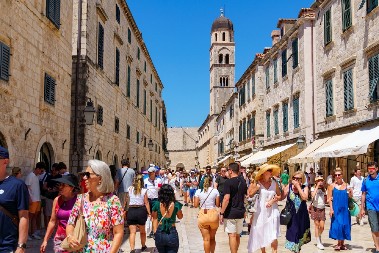„BEŽITE ODAVDE“ Dok se svi bore za više turista, Hrvati ih teraju