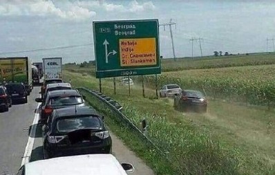 PORODICI IZ BEOGRADA ISPAO RANAC IZ GEPEKA TOKOM VOŽNJE Pronašli ga Crnogorci, otvorili pa se PRENERAZILI! Ubrzo dobili poziv od nepoznate Tamare