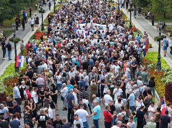VIŠE OD 30 HILJADA LJUDI PROTIV BLOKADA! Građani u čak 50 gradova širom Srbije izašli na ulice