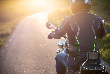 TRAGEDIJA KOD PETROVCA NA MLAVI Marko vozio motor,zgubio kontrolu pa udario u metalni stub ograde