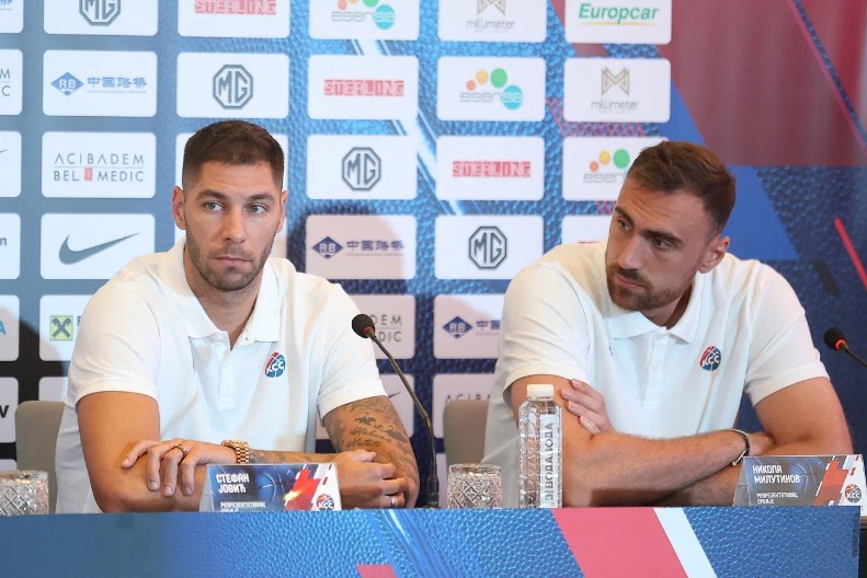 FANTASTIČAN GEST Reprezentativac Srbije na patikama ispisao reči Svetislava Pešića