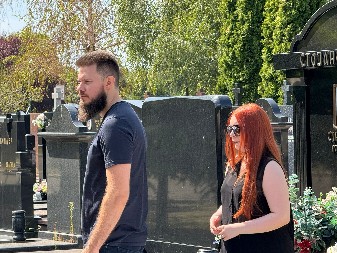 NAJTUŽNIJA SCENA NA BEŽANIJSKOM GROBLJU Suzana stigla sa decom na pomen Saši, a jedan detalj sve je rasplakao (VIDEO)