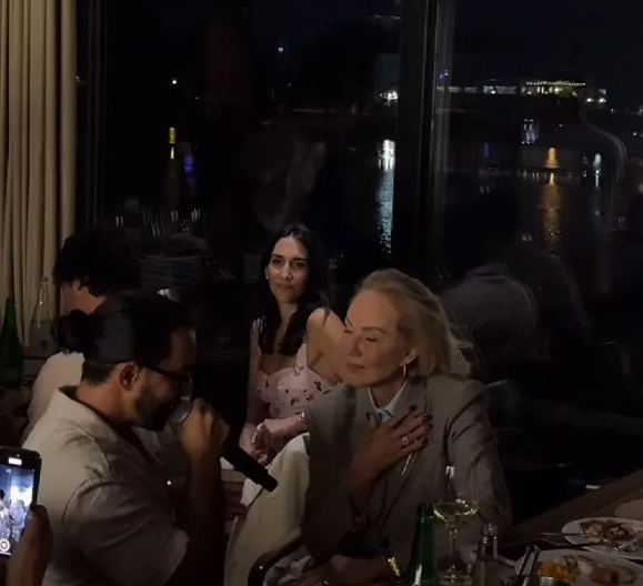 LEPA BRENA NE DOLAZI SEBI NAKON PRIJINOG POROĐAJA Pala u sevdah, do jutra slavila rođenje male Arie, a on joj je sve vreme pevao na uvce