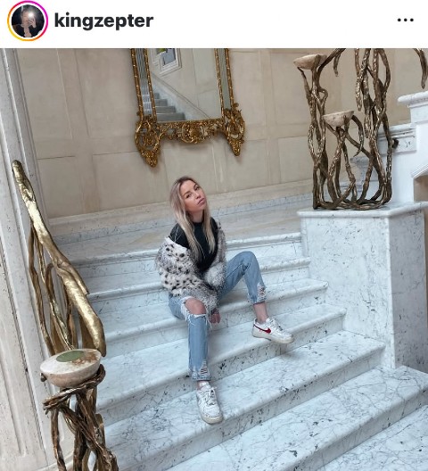 ĆERKA NAJBOGATIJEG SRBINA POZIRALA GOLA Fotografijom obnažene zadnjice zaprepastila javnost (FOTO)