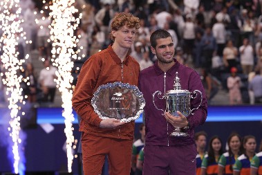 HIT SCENA POSLE FINALA Alkaraz se obratio Sineru i nasmejao ceo stadion