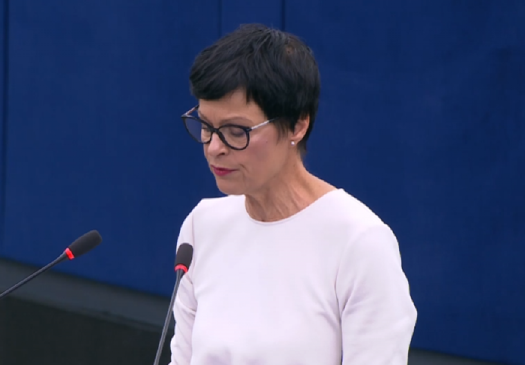 HLADAN TUŠ ZA BLOKADERE Marta Kos ih isprašila, posle ovoga će i njima i Šolakovim glasilima trebati šećer i voda