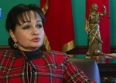 VESNA MEDENICA IZAŠLA IZ BOLNICE Puštena dva dana ranije i prebačena u kućni pritvor, sud sumnja da opstruira postupak da pomogne sinu