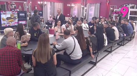 HAOS ZA CRNIM STOLOM U ELITI! Učesnici podivljali, Ivan urnisao Anđela, a onda ponizio Minu Vrbaški