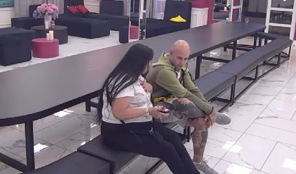 FLERT MILOSAVE I JOVANA! Pravilovićka se bacila u akciju i rešila da zavede mlađeg zadrugara (FOTO)