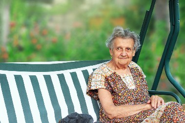 BAKA ZABRANILA UNUCIMA DA PRESPAVAJU KOD NJE "Srce mi je stalo kad sam čula šta im majka govori“