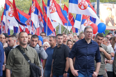 VUČIĆ MEĐU SVOJIM NARODOM Predsednik sa građanima u centru Obrenovca u 17 časova