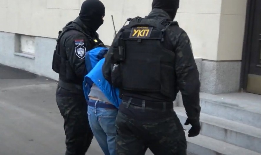 JEZIVO NASILJE U LESKOVCU Mladić (17) posle kraće rasprave brutalno pretukao muškarca na ulici