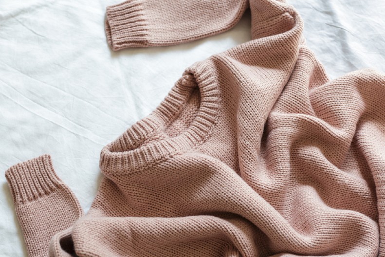 UĆEBANI DŽEMPERI VAS IZLUĐUJU? Evo kako da skinete grudvice sa ućebane odeće, biće kao nova!