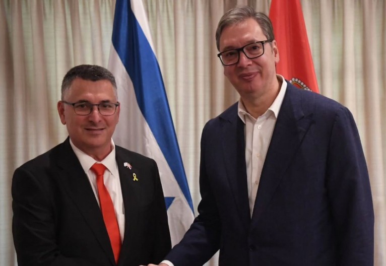 Vučić sa Sarom: Razmotrili smo mogućnost sklapanja sporazuma o slobodnoj trgovini