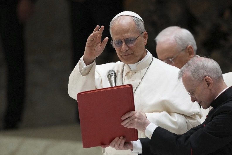 ODBIO JE DA UČESTVUJE Papa Lav nimalo ne voli veštačku inteligenciju, objasnio i zašto