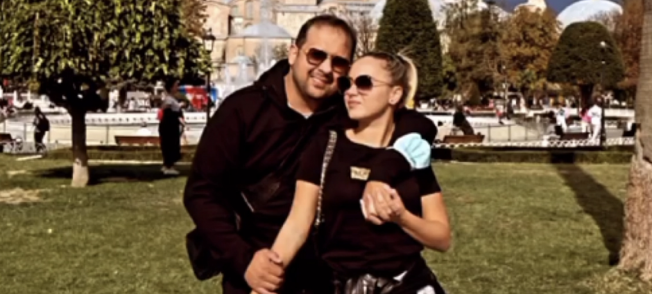 "PROBLEM JE TREĆA OSOBA" Pevač progovorio o razvodu od 14 godina mlađe supruge: "Brzo će se kajati"