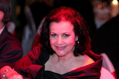 "NISAM IŠLA U ŠKOLU JER SE MOJA MAJKA SKIDALA GOLA" Ćerka naše legendarne glumice šokirala priznanjem, prolazila kroz pakao