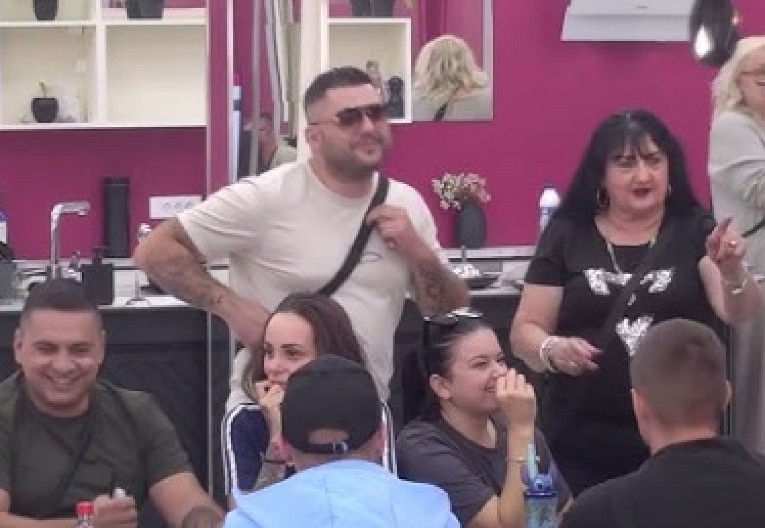 "ZA STOLOM ME..." Milosava razotkrila Asmina, evo šta joj radi kada misli da ga kamere ne snimaju!