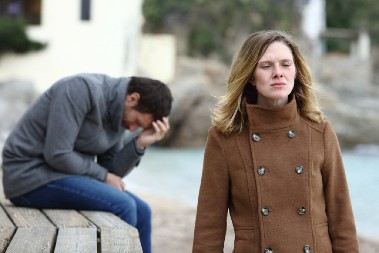 "OVAJ MOJ EM SIROMAŠAN, EM NAM LJUBAV VENE" Marija uspešna i lepa udala se za majstora i upropastila život