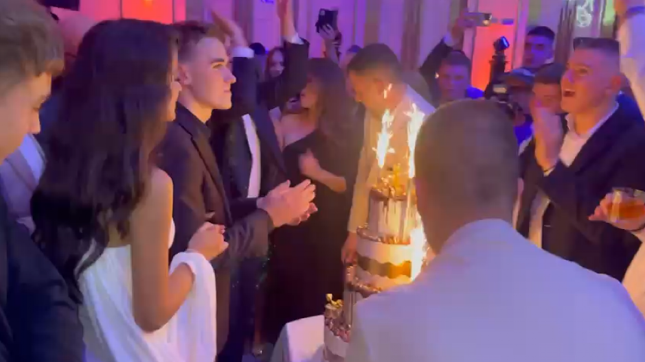 OVAKO JE SIN VIKI MILJKOVIĆ PROSLAVIO PUNOLETSTVO Veselje trajalo celu noć, majka mu ispunila želju, a u ovaj detalj su svi gledali (VIDEO)