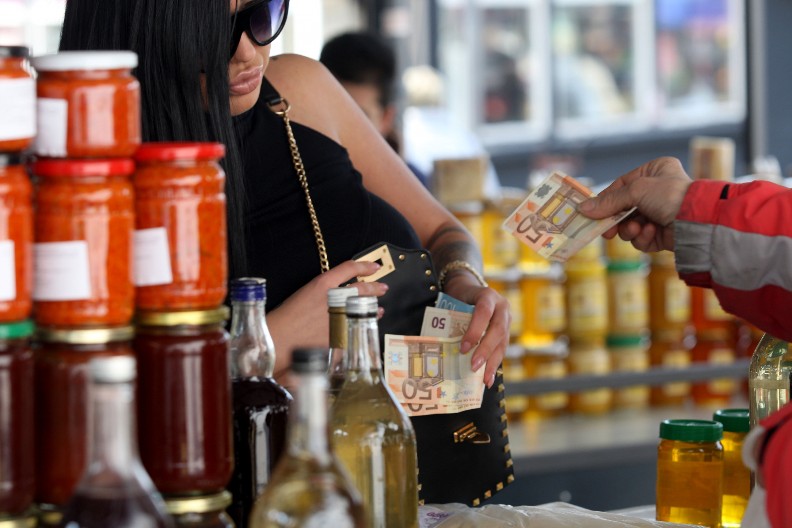 NAJNOVIJE ISTRAŽIVANJE GLASI Evropljani i dalje više vole gotovinu – tu se na razlikuju previše od Srba