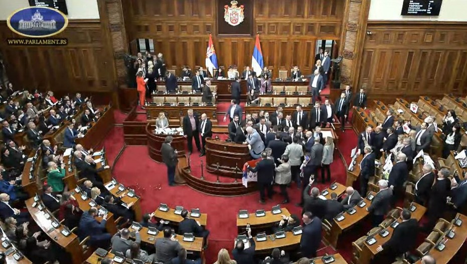 BRUKA U SKUPŠTINI Odrodi digli ruku za takozvanu  rezoluciju o Srebrenici