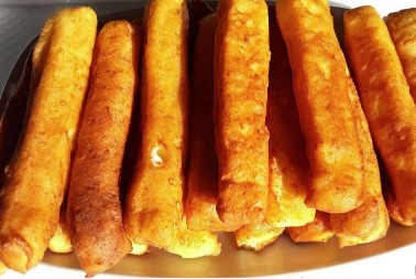 IZ KUHINJE NAŠIH MAJKI I BAKA Vašarske mekike, vazdušaste, mekane, jeftine, a svima prijaju