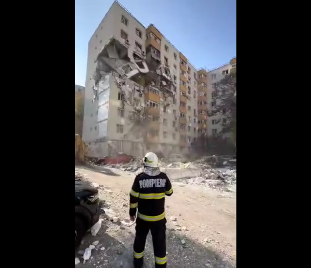 STRAVIČNA EKSPLOZIJA U BUKUREŠTU, IMA MRTVIH I POVREĐENIH Deo zgrade uništen, objavljeni prvi snimci (FOTO/VIDEO)