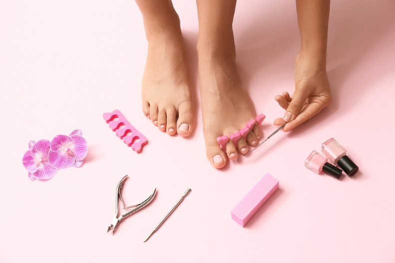 PEDIKIR KOD KUĆE Ne treba vam ekspert za ovaj poduhvat, uz par koraka vaša stopala će zablistati