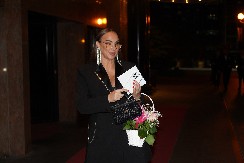 GOGA SEKULIĆ TUŽILA PLEJBOJ Obnažena fotografija osvanula na naslovnici: "Šta da radim, ubiće me tata!"