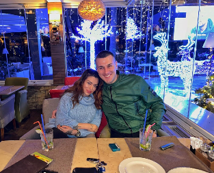 PEVAČICA UJELA MAJKU ZA RUKU Tvrdi da ju je napala nožem, oglasila se i poručila: "Predaću se policiji!"