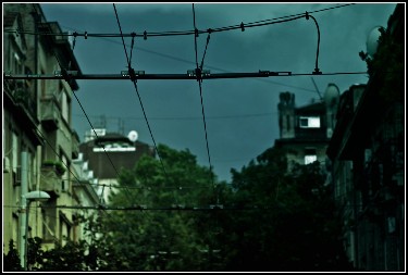 VIC DANA Napolju je nevreme već treći dan a moja svekrva...