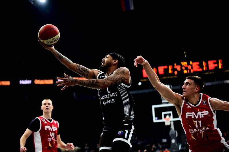 OZBILJAN PROBLEM ZA PARTIZAN Povredio se Karlik Džons