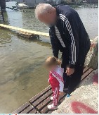 DRAGAN IZ BEOGRADA JE SA 62 GODINE DOBIO ĆERKU Evo šta kaže ljudima kada prokomentarišu "što vam je slatka unuka"