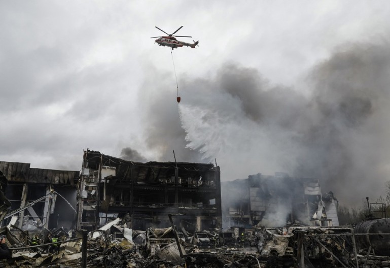TELO MUŠKARCA IZVUČENO ISPOD RUŠEVINA! Kijev izrešetan dronovima, ima POGINULIH i ranjenih