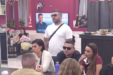 "OD TRI MUŽA VIŠE NEMAŠ NIJEDNOG" Majka Asmina Durdžića se obratila Siti Ahmić, društvene mreže se usijale