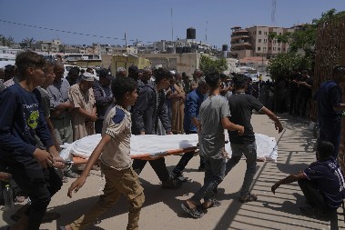 DESETINE MRTVIH, MEĐU NJIMA 46 DECE! Masakr u Gazi: Ciljane kuće, škole i stambene zgrade