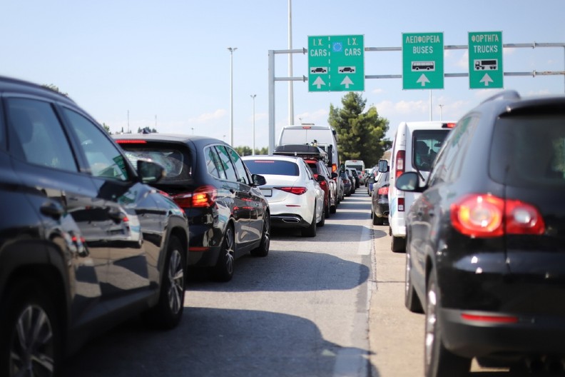 Dedina rakija umotana u čarape – Bosanac šokirao carinike, pola pijace završilo u gepeku