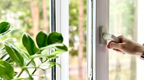 OBAVEZNO URADITE PRE ZIME Premažite PVC stolariju ovim i produžićete joj životni vek