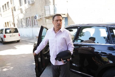 NEĆETE VEROVATI KOLIKO IZNOSI KEBINA PENZIJA Pare mu stižu u dva dela, a svi su u šoku kada čuju sumu