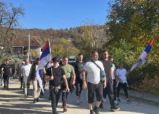 SRBI SA KIM KOJI PEŠAČE KA NOVOM SADU NAPREDUJU KA LJIGU Jasno poručuju: Želimo da podržimo svoju državu